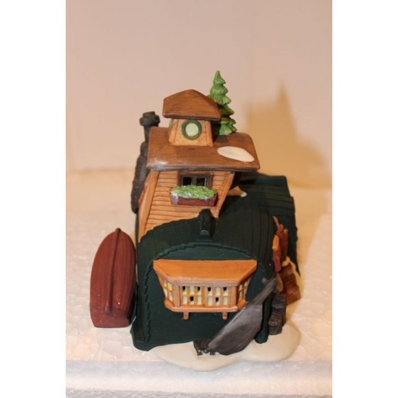 Dept 56 Dickens Village - Peggotty's Seaside Cottage - Picture 4 of 6